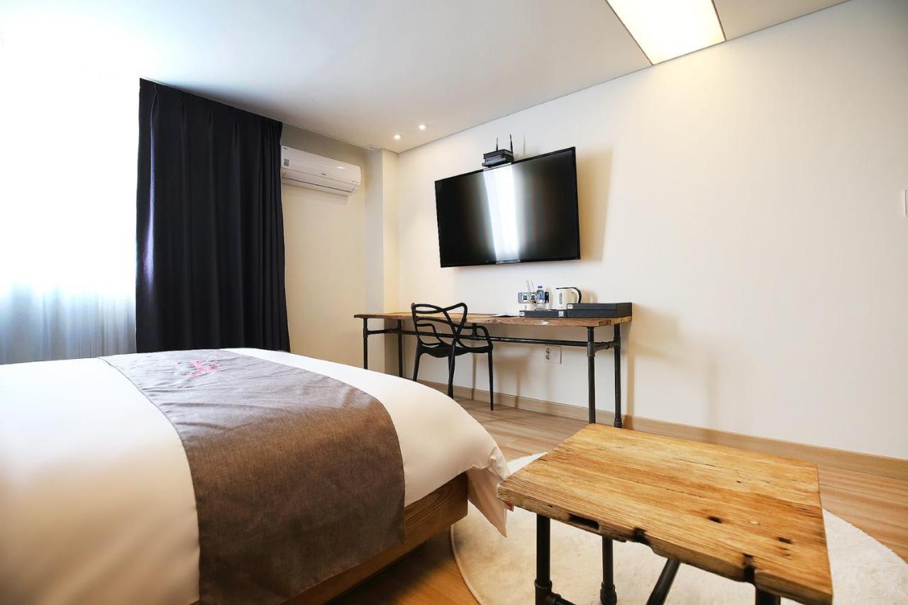 Hotel Flamingo Теджън Екстериор снимка