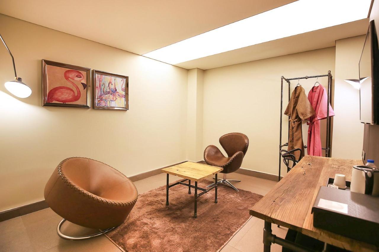 Hotel Flamingo Теджън Екстериор снимка